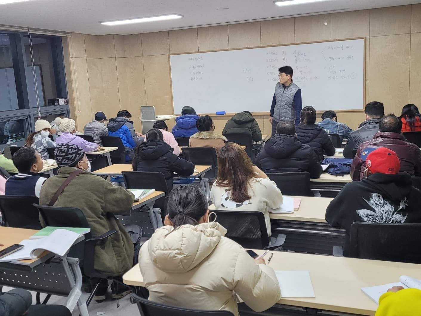 한국어공부 열공하는 외국인들